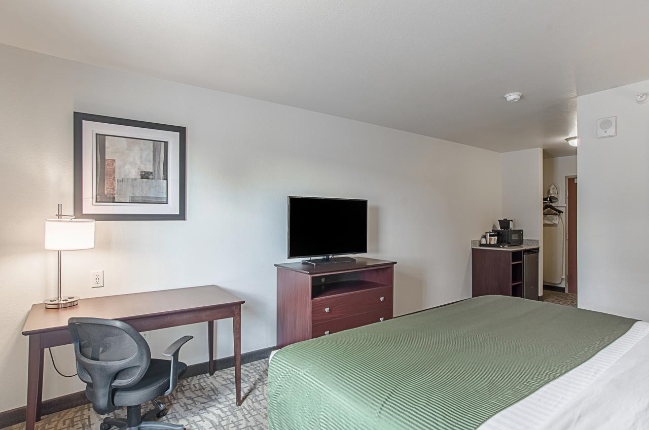 Cobblestone Inn & Suites - Guernsey Buitenkant foto