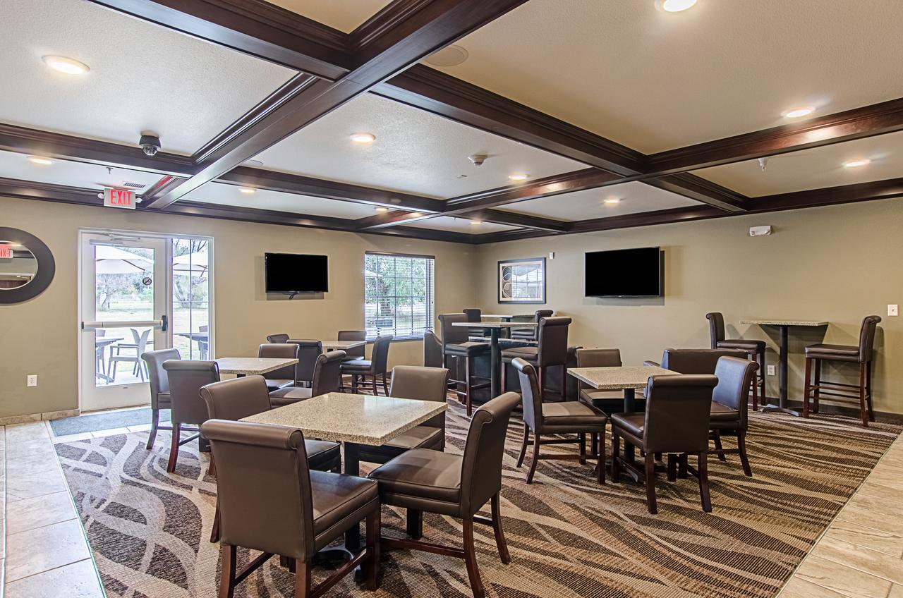Cobblestone Inn & Suites - Guernsey Buitenkant foto