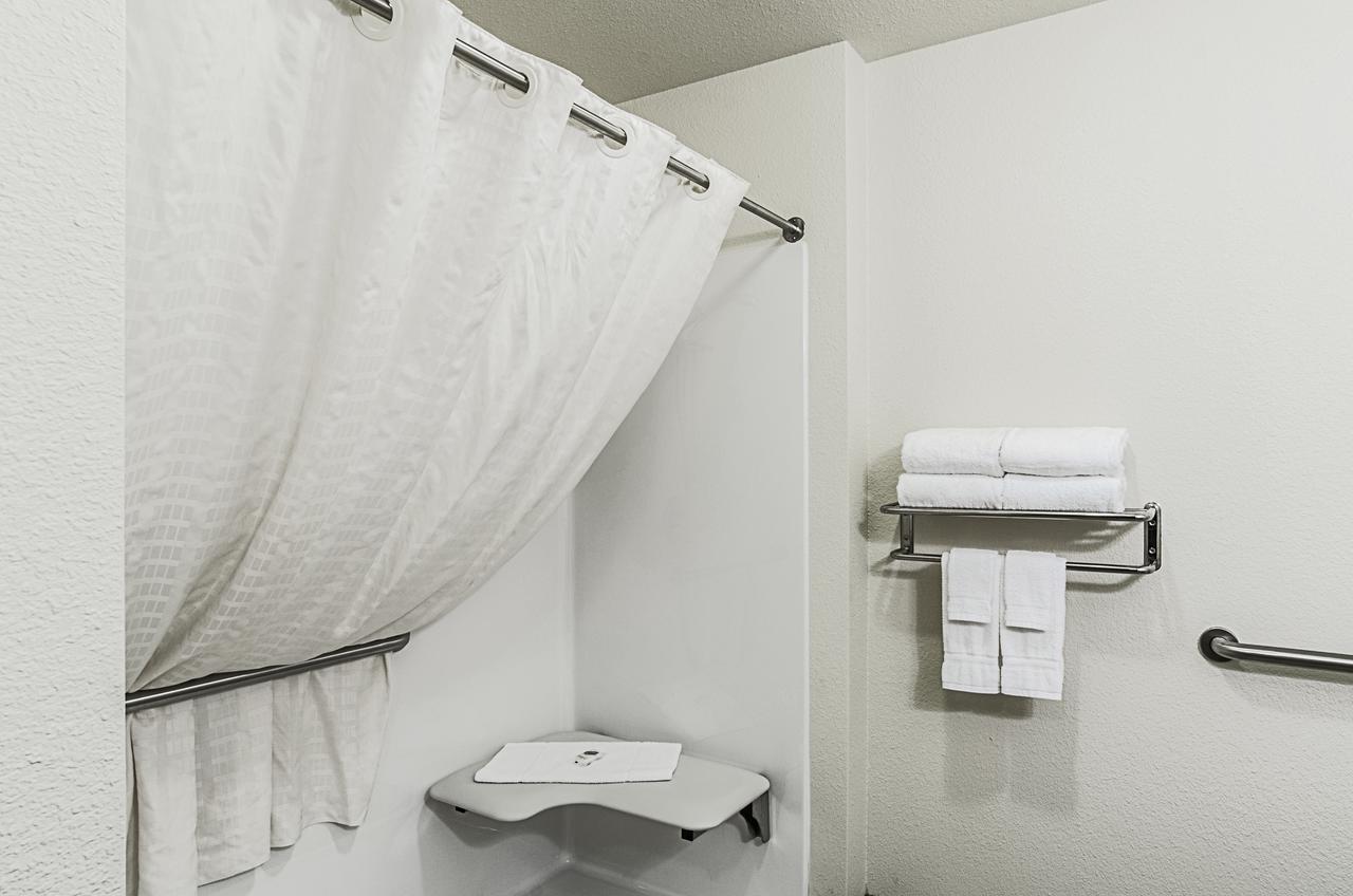 Cobblestone Inn & Suites - Guernsey Buitenkant foto